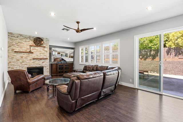 105 Foyle Ct, Folsom, CA 95630
