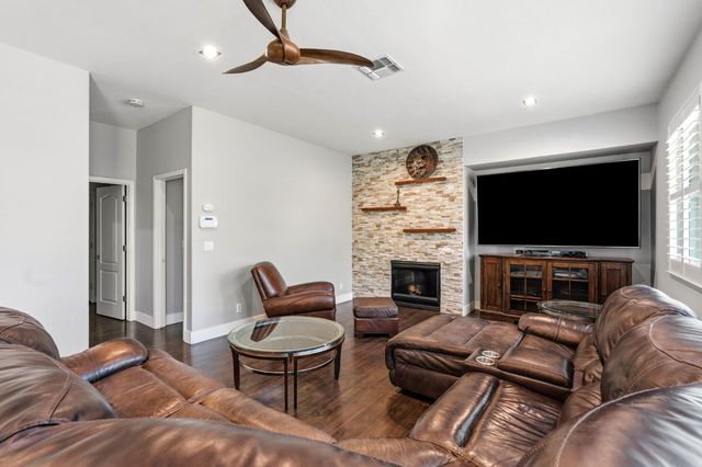 105 Foyle Ct, Folsom, CA 95630