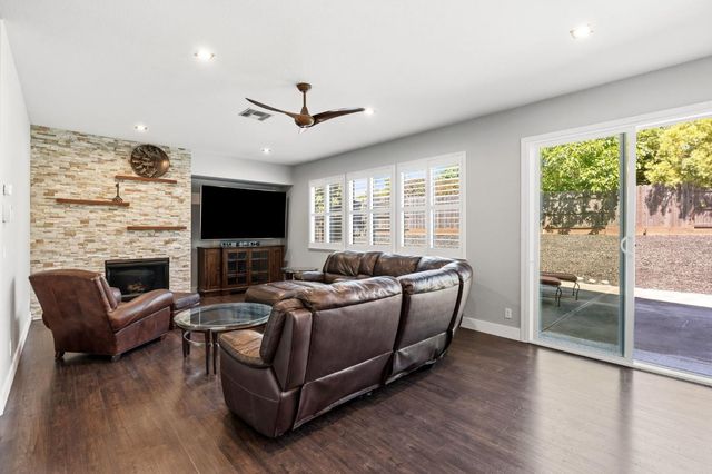 105 Foyle Ct, Folsom, CA 95630