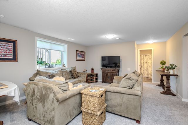 813 Pinehurst Way, Polk City, IA 50226