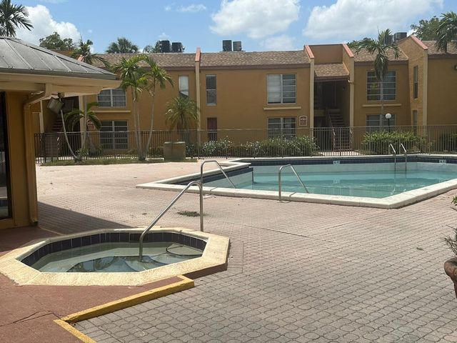 4545 Treehouse Lane G, Tamarac, FL 33319