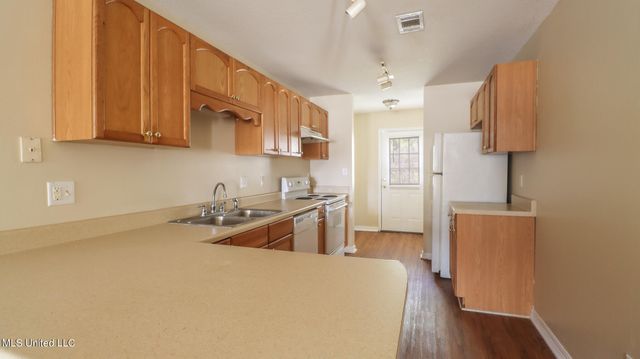 8700 Spring Avenue, C, Ocean Springs, MS 39564