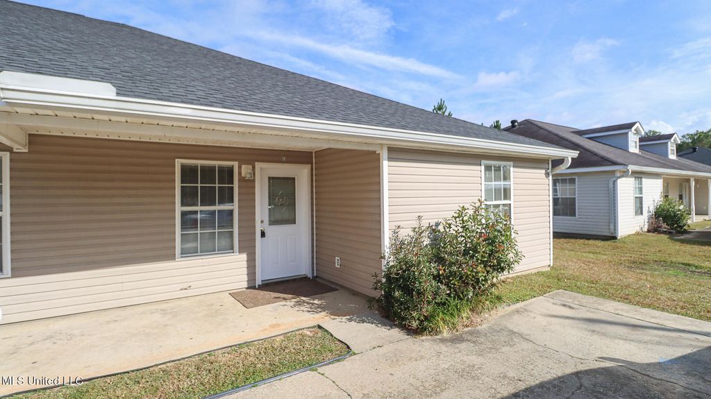 8700 Spring Avenue, C, Ocean Springs, MS 39564