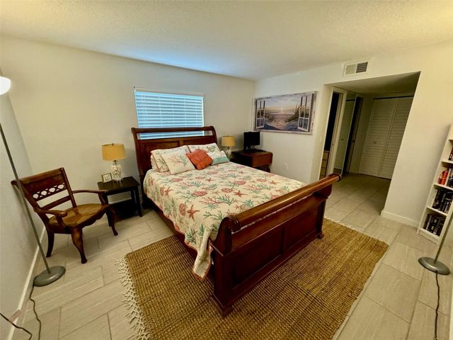 6301 MANATEE AVENUE W, Bradenton, FL 34209
