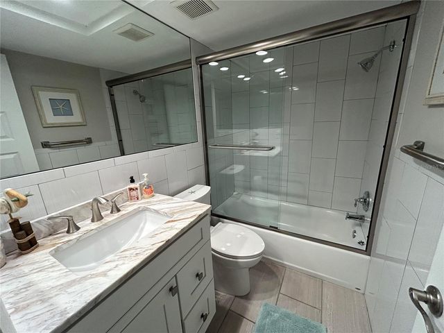 6301 MANATEE AVENUE W, Bradenton, FL 34209