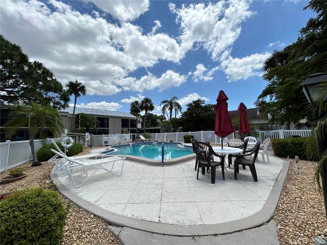 6301 MANATEE AVENUE W, Bradenton, FL 34209