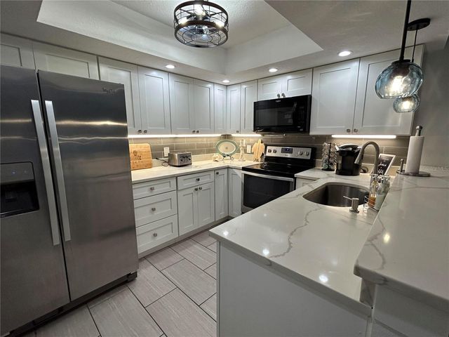 6301 MANATEE AVENUE W, Bradenton, FL 34209