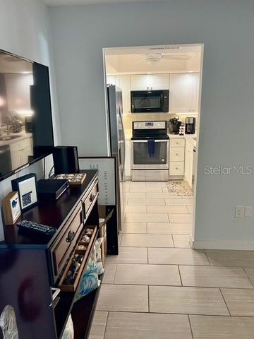 6301 MANATEE AVENUE W, Bradenton, FL 34209