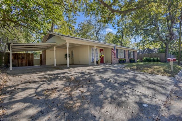815 N Bledsoe Street, Gilmer, TX 75644