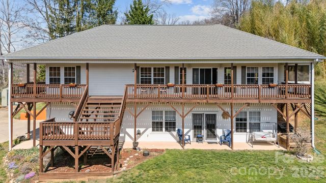 32 Keller Street, Waynesville, NC 28786