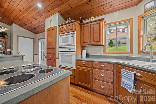 32 Keller Street, Waynesville, NC 28786