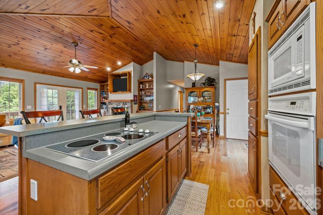 32 Keller Street, Waynesville, NC 28786