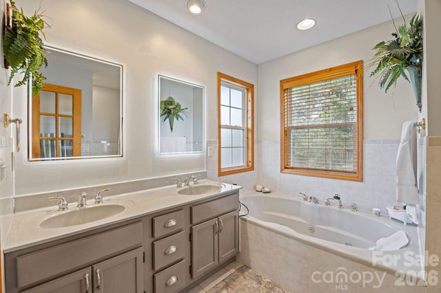 32 Keller Street, Waynesville, NC 28786