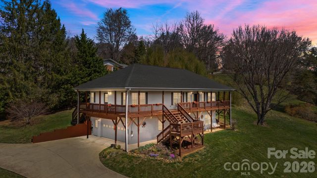 32 Keller Street, Waynesville, NC 28786