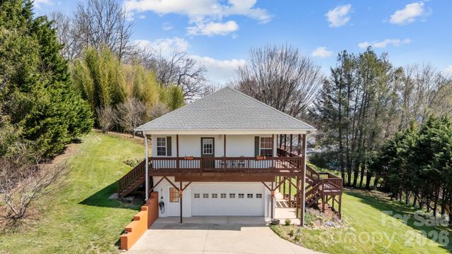 32 Keller Street, Waynesville, NC 28786