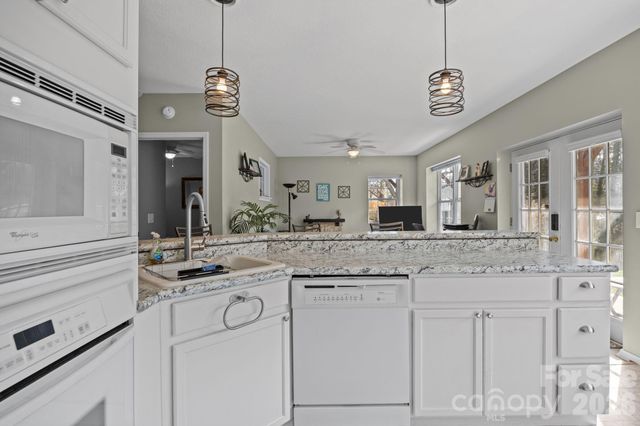 32 Keller Street, Waynesville, NC 28786