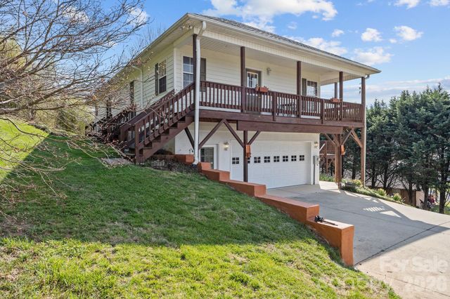 32 Keller Street, Waynesville, NC 28786