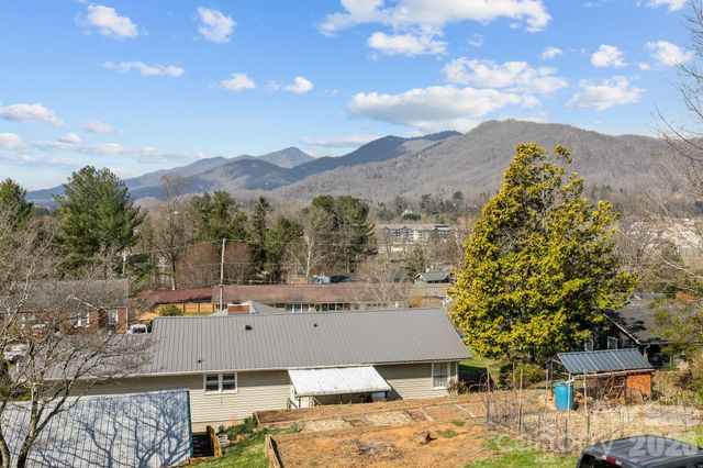 32 Keller Street, Waynesville, NC 28786