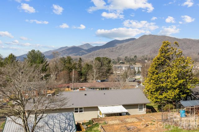 32 Keller Street, Waynesville, NC 28786