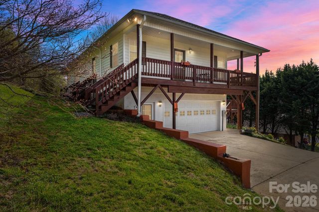 32 Keller Street, Waynesville, NC 28786