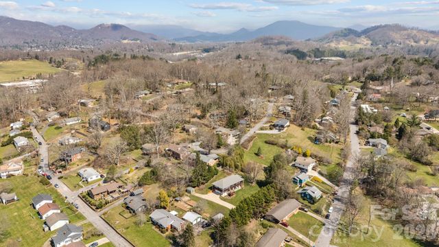 32 Keller Street, Waynesville, NC 28786