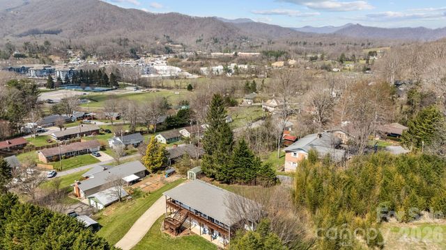 32 Keller Street, Waynesville, NC 28786