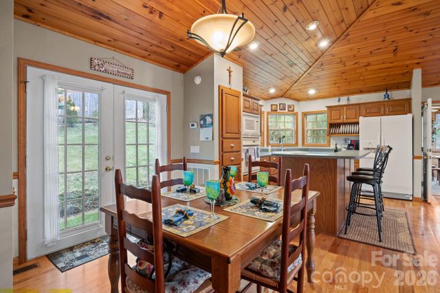 32 Keller Street, Waynesville, NC 28786