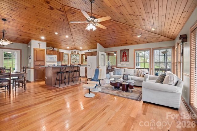 32 Keller Street, Waynesville, NC 28786