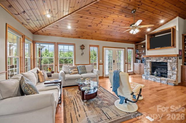 32 Keller Street, Waynesville, NC 28786