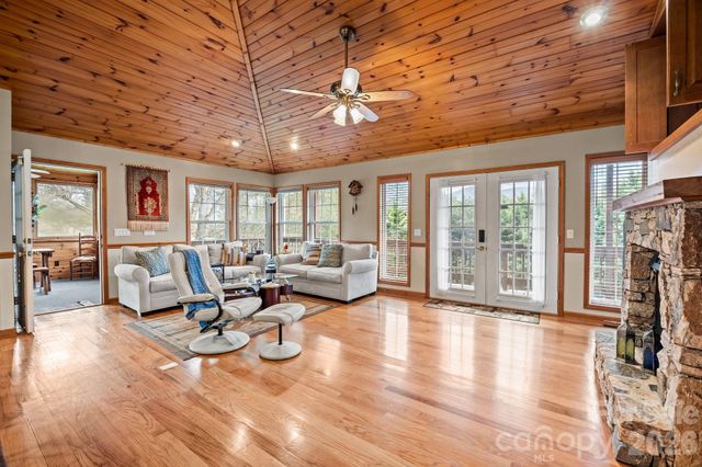 32 Keller Street, Waynesville, NC 28786