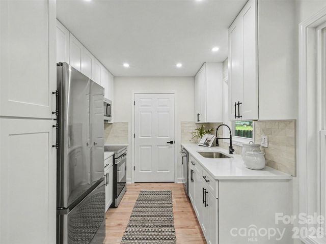 7382 Summit Drive, Denver, NC 28037