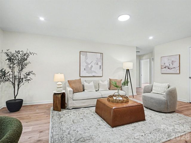 7382 Summit Drive, Denver, NC 28037