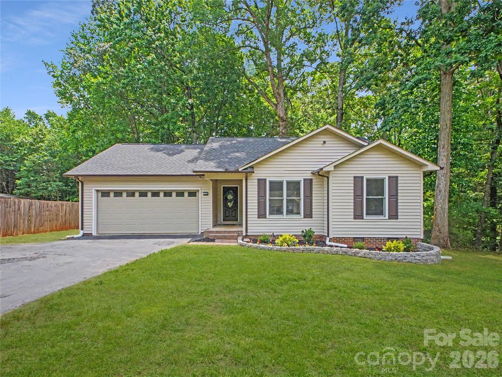 7382 Summit Drive, Denver, NC 28037