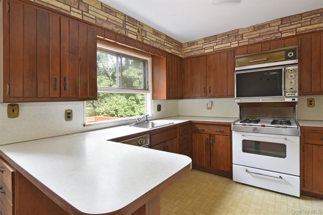 582 Washington Avenue, Pleasantville, NY 10570