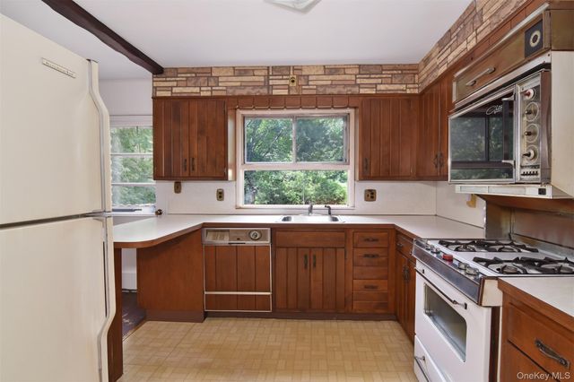 582 Washington Avenue, Pleasantville, NY 10570