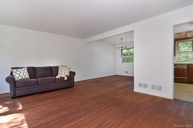 582 Washington Avenue, Pleasantville, NY 10570