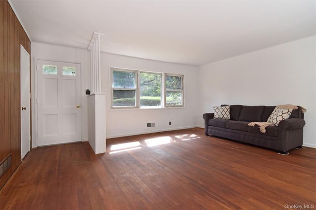 582 Washington Avenue, Pleasantville, NY 10570