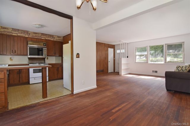 582 Washington Avenue, Pleasantville, NY 10570