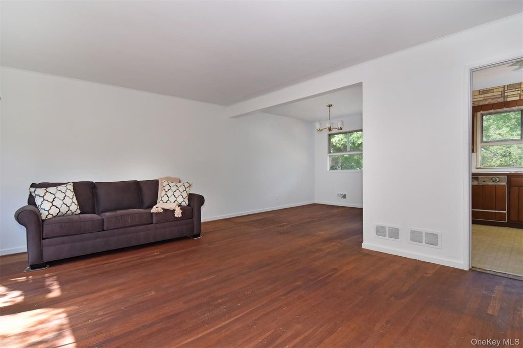 582 Washington Avenue, Pleasantville, NY 10570 — photo 5