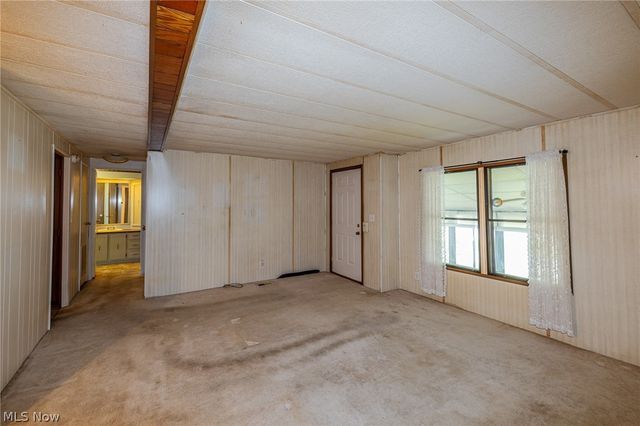 5 Michael Drive, Olmsted Twp, OH 44138