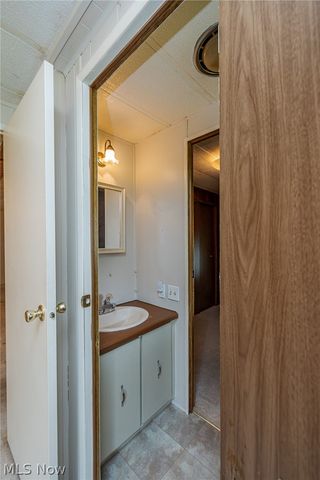 5 Michael Drive, Olmsted Twp, OH 44138