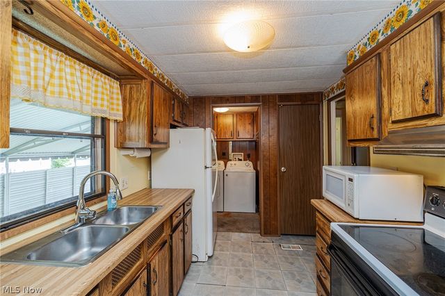 5 Michael Drive, Olmsted Twp, OH 44138