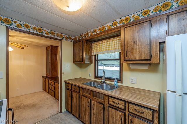 5 Michael Drive, Olmsted Twp, OH 44138