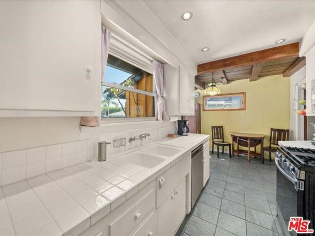 14552 Hesby Street, Sherman Oaks, CA 91403