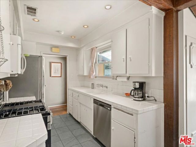 14552 Hesby Street, Sherman Oaks, CA 91403