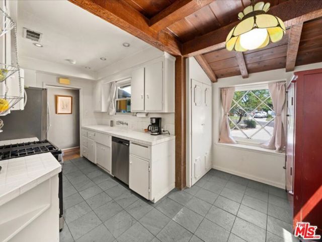 14552 Hesby Street, Sherman Oaks, CA 91403