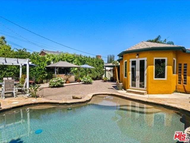 14552 Hesby Street, Sherman Oaks, CA 91403