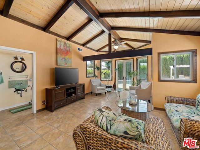 14552 Hesby Street, Sherman Oaks, CA 91403