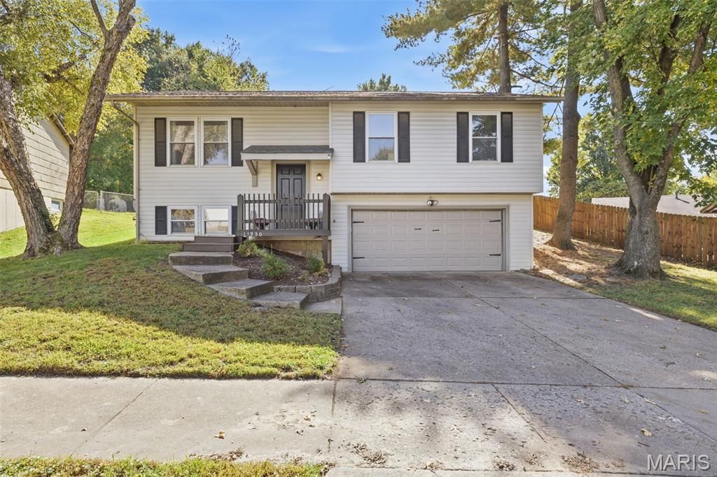 11950 Sarthe Drive, Maryland Heights, MO 63043