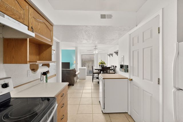 236 Zena Lona Street NE, Albuquerque, NM 87123